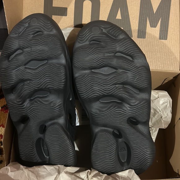 ORIGINAL Yeezy Foam Runners Onyx MENS 8 - Picture 5 of 7